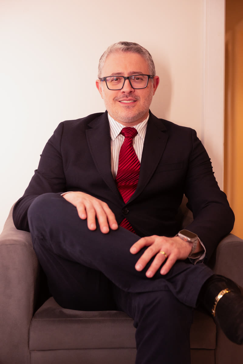 Dr. Guilherme Peixoto — Cirurgião Plástico